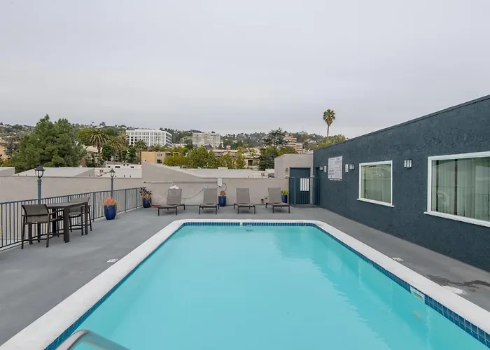 Executive Studio Jr One Bedroom With Balcony And Pool