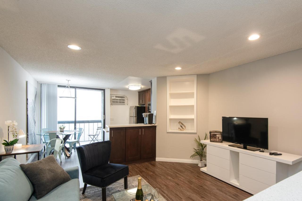Executive Jr One Bedroom With Balcony And Pool * Los Angeles