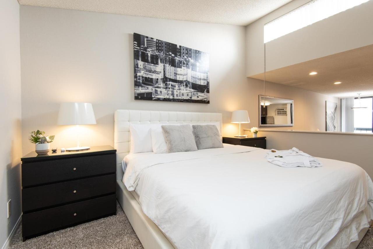 Executive Jr One Bedroom With Balcony And Pool * Los Angeles
