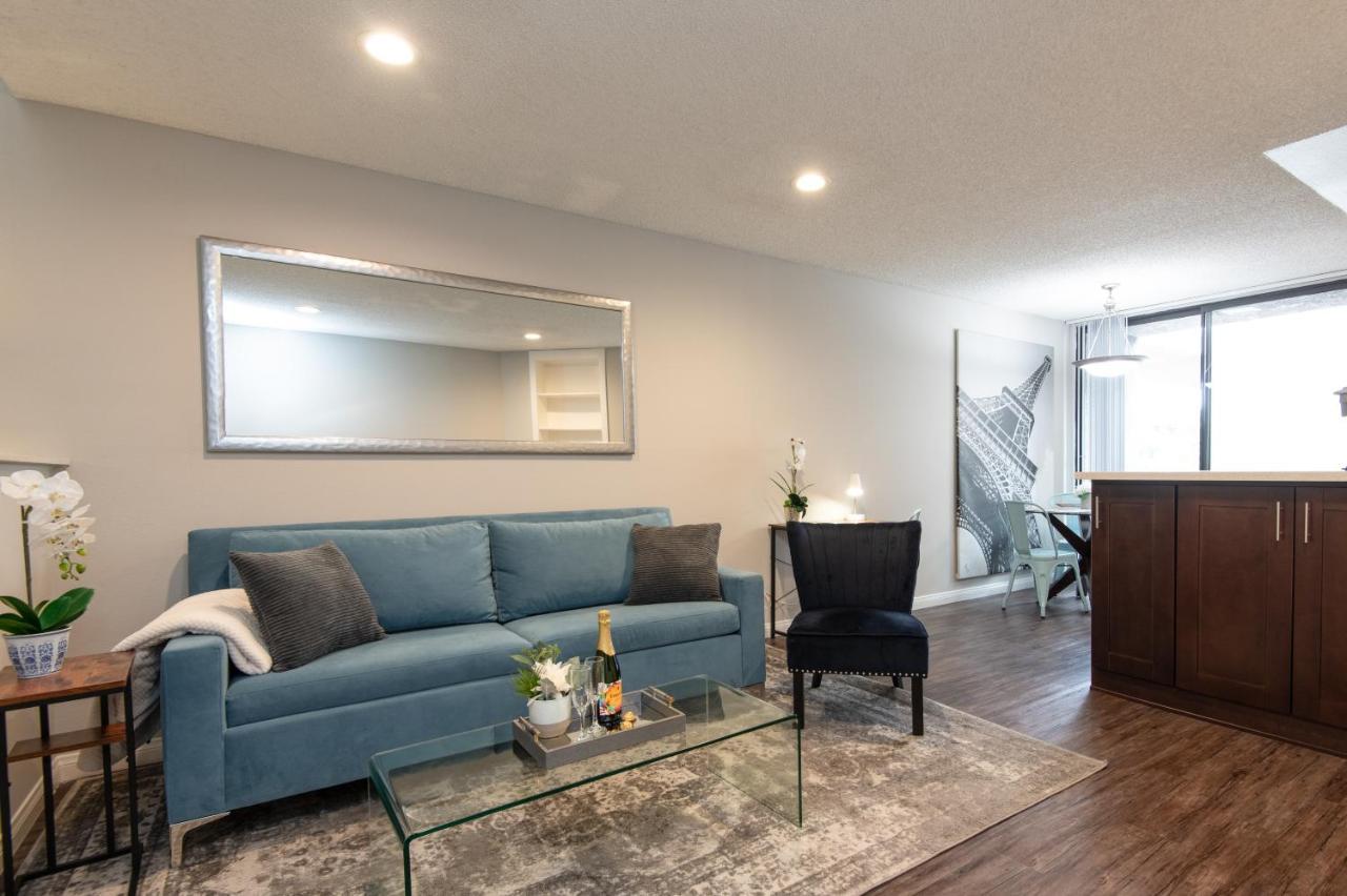 Executive Jr One Bedroom With Balcony And Pool * Los Angeles