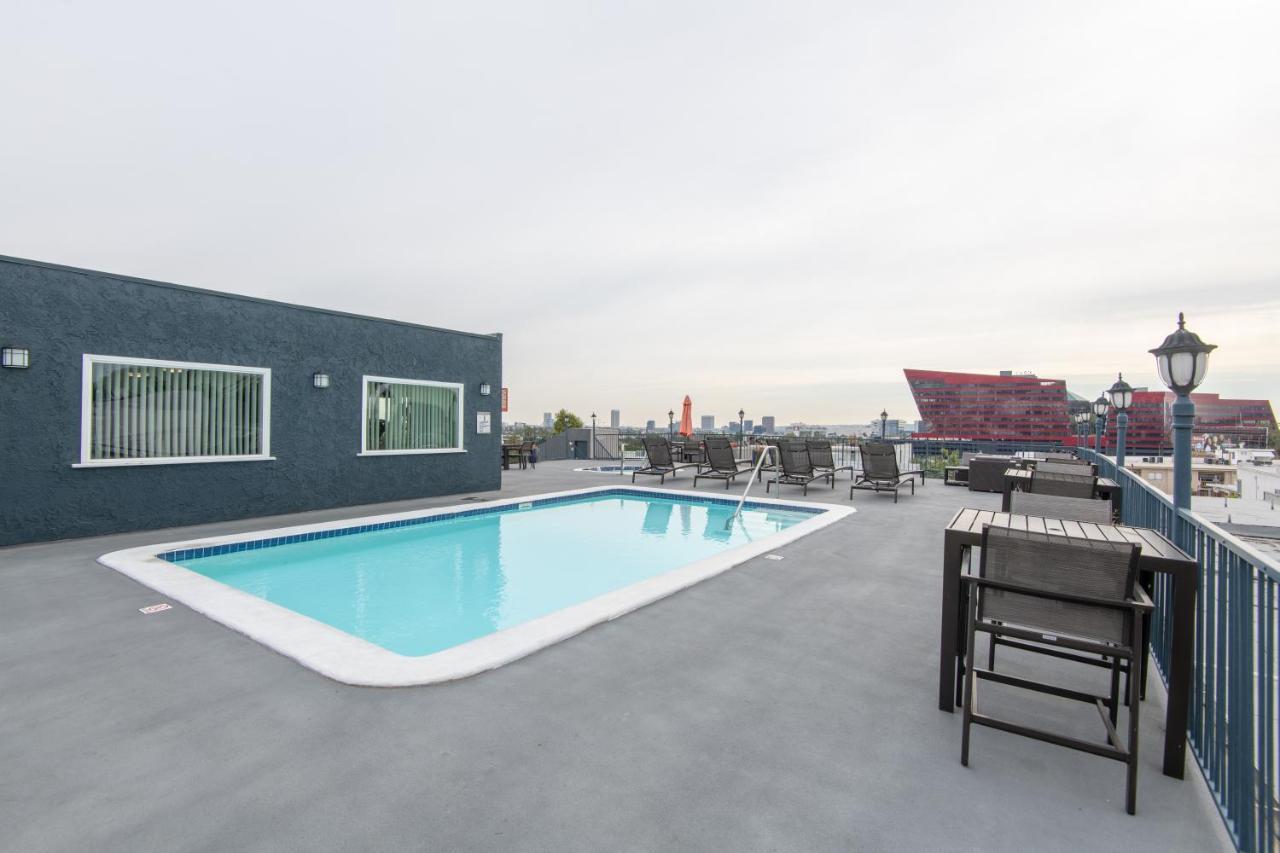 Executive Jr One Bedroom With Balcony And Pool *