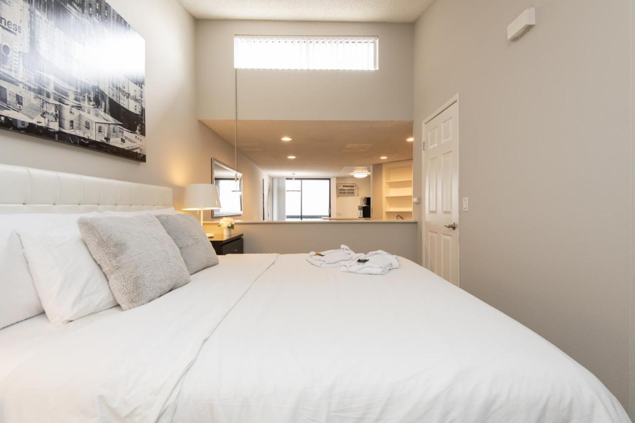 Executive Jr One Bedroom With Balcony And Pool *